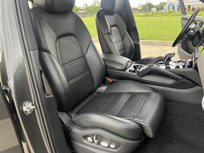 2020 Porsche Cayenne LEATHER PANO NAV HTD/COOL SEATS 20 " WHEELS REARCAM - Photo 53 - Houston, TX 77031