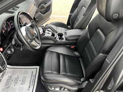 2020 Porsche Cayenne LEATHER PANO NAV HTD/COOL SEATS 20 " WHEELS REARCAM - Photo 43 - Houston, TX 77031