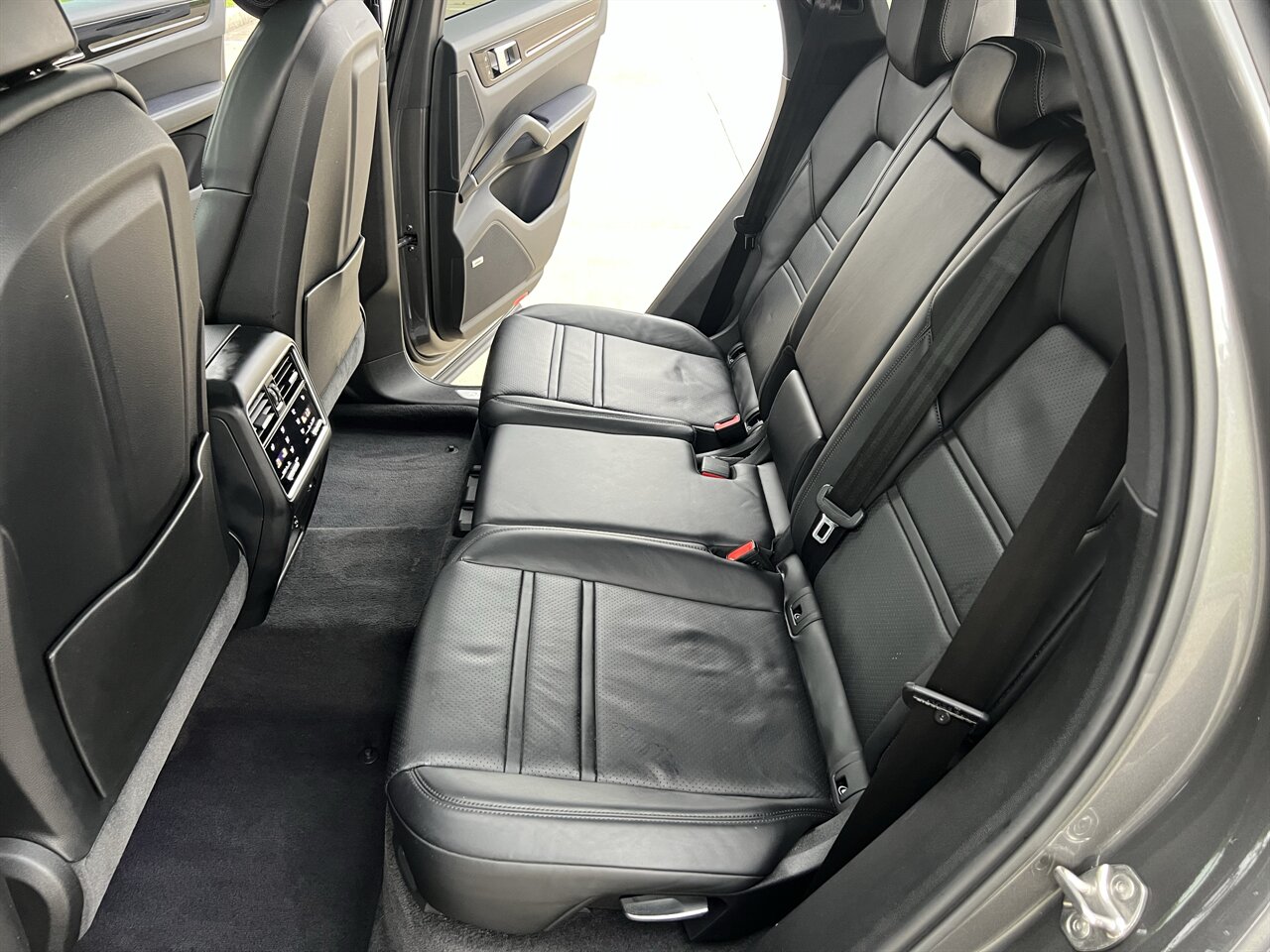 2020 Porsche Cayenne LEATHER PANO NAV HTD/COOL SEATS 20 " WHEELS REARCAM   - Photo 49 - Houston, TX 77031