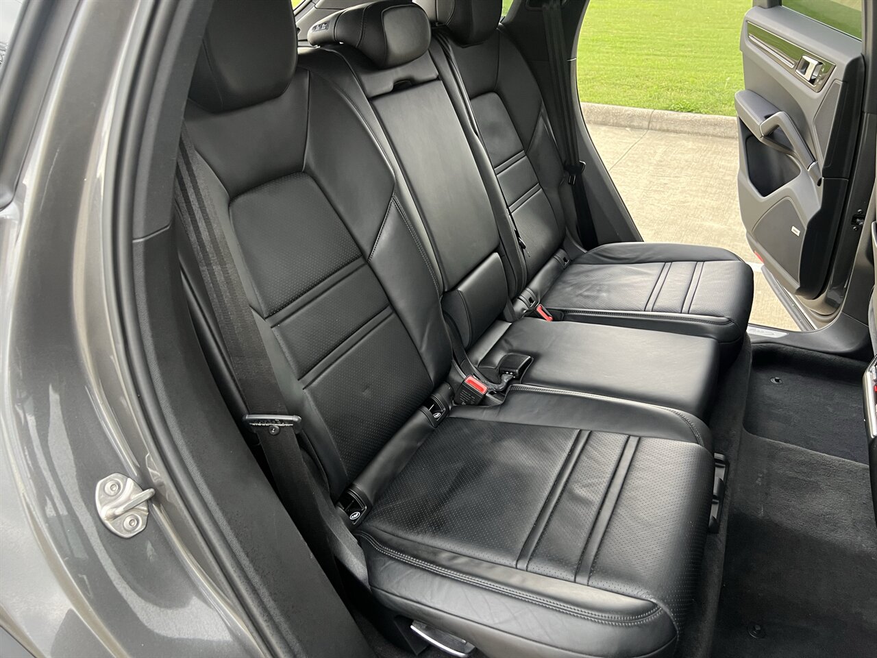 2020 Porsche Cayenne LEATHER PANO NAV HTD/COOL SEATS 20 " WHEELS REARCAM   - Photo 54 - Houston, TX 77031