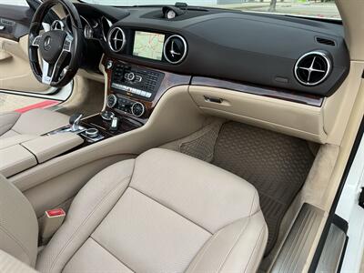2014 Mercedes-Benz SL 550 CONV AMG STYLG PKG PANO VENT STS KEYLESS GO   - Photo 38 - Houston, TX 77031