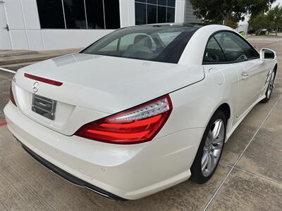 2014 Mercedes-Benz SL 550 CONV AMG STYLG PKG PANO VENT STS KEYLESS GO   - Photo 33 - Houston, TX 77031
