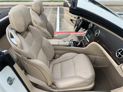 2014 Mercedes-Benz SL 550 CONV AMG STYLG PKG PANO VENT STS KEYLESS GO   - Photo 46 - Houston, TX 77031