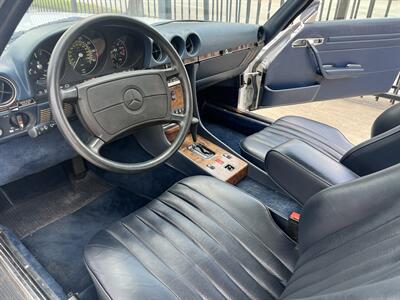 1987 Mercedes-Benz 560-Class 560 SL HIGHLY DESIRABLE COLLECTOR BENZ   - Photo 19 - Houston, TX 77031