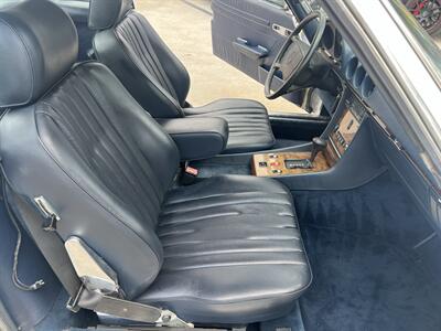 1987 Mercedes-Benz 560-Class 560 SL HIGHLY DESIRABLE COLLECTOR BENZ   - Photo 27 - Houston, TX 77031