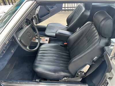 1987 Mercedes-Benz 560-Class 560 SL HIGHLY DESIRABLE COLLECTOR BENZ   - Photo 25 - Houston, TX 77031