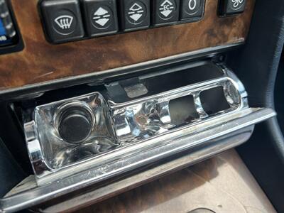1987 Mercedes-Benz 560-Class 560 SL HIGHLY DESIRABLE COLLECTOR BENZ   - Photo 32 - Houston, TX 77031
