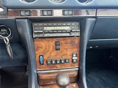 1987 Mercedes-Benz 560-Class 560 SL HIGHLY DESIRABLE COLLECTOR BENZ   - Photo 31 - Houston, TX 77031