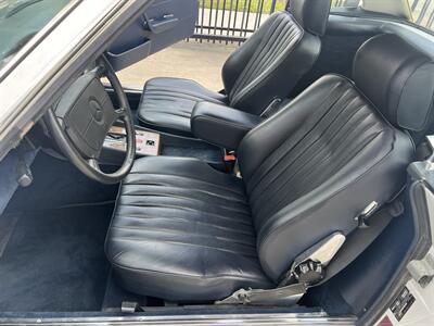 1987 Mercedes-Benz 560-Class 560 SL HIGHLY DESIRABLE COLLECTOR BENZ   - Photo 26 - Houston, TX 77031