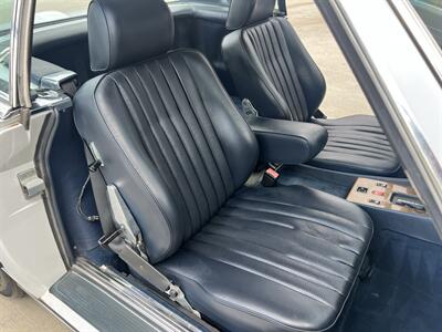 1987 Mercedes-Benz 560-Class 560 SL HIGHLY DESIRABLE COLLECTOR BENZ   - Photo 28 - Houston, TX 77031