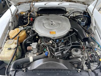 1987 Mercedes-Benz 560-Class 560 SL HIGHLY DESIRABLE COLLECTOR BENZ   - Photo 14 - Houston, TX 77031