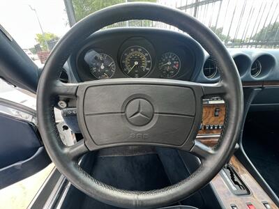 1987 Mercedes-Benz 560-Class 560 SL HIGHLY DESIRABLE COLLECTOR BENZ   - Photo 21 - Houston, TX 77031