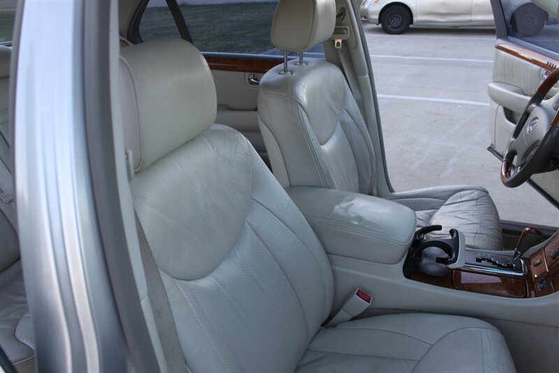 2003 Lexus LS 430 photo