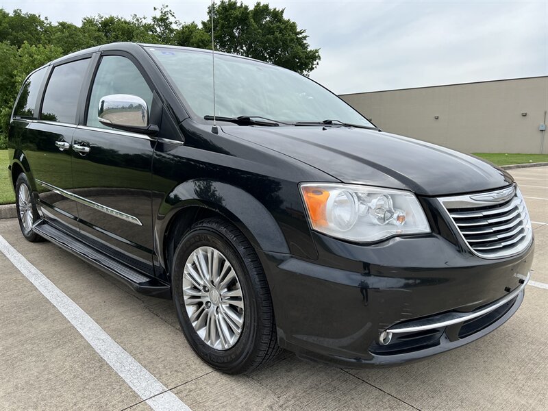 2016 Chrysler Town & Country Touring-L STOW & GO DVD ENT KEYLESS GO LEATHER NAV  