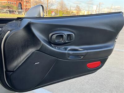 2002 Chevrolet Corvette CONVERTIBLE AUTO MICHELIN TIRES AUTO ONLY 82K MLS   - Photo 56 - Houston, TX 77031