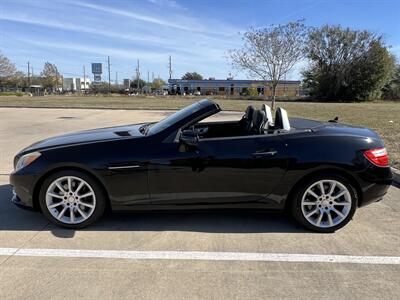 2016 Mercedes-Benz SLK 300 CONV PANO HTD SEATS NAV SPT SUSPENSION   - Photo 5 - Houston, TX 77031