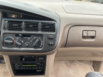 1999 Toyota Sienna LE   - Photo 22 - Boise, ID 83705