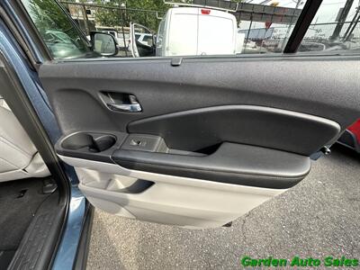 2019 Honda Pilot EX-L W/NAVI W/RES   - Photo 32 - Newark, NJ 07114