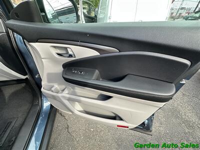 2019 Honda Pilot EX-L W/NAVI W/RES   - Photo 29 - Newark, NJ 07114