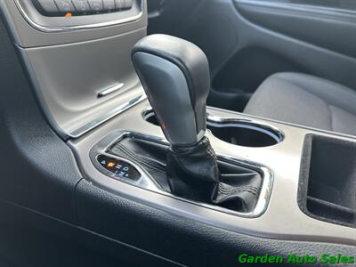 2021 Jeep Grand Cherokee Laredo AWD   - Photo 43 - Newark, NJ 07114