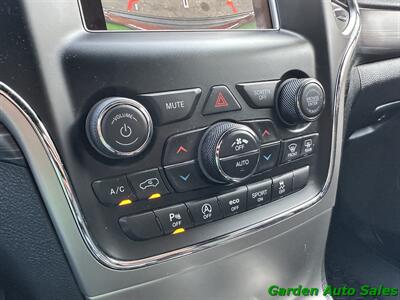 2021 Jeep Grand Cherokee Laredo AWD   - Photo 42 - Newark, NJ 07114
