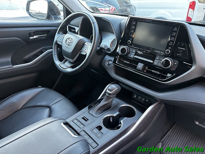 2022 Toyota Highlander XLE - Photo 18