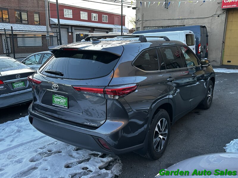 2022 Toyota Highlander XLE - Photo 7