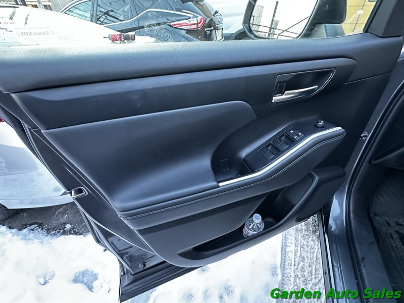2022 Toyota Highlander XLE - Photo 10