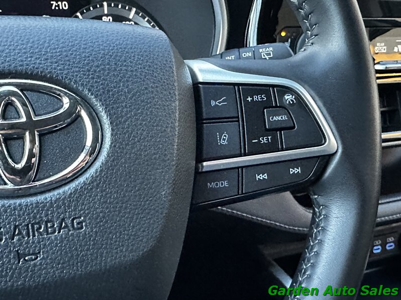 2022 Toyota Highlander XLE - Photo 31