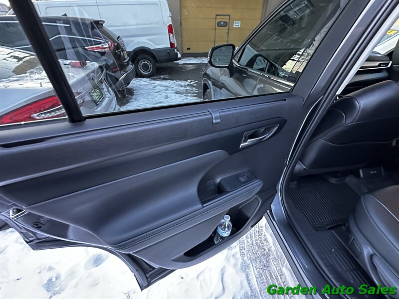 2022 Toyota Highlander XLE - Photo 15