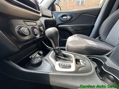 2014 Jeep Cherokee SPORT  4x4 - Photo 31 - Newark, NJ 07114