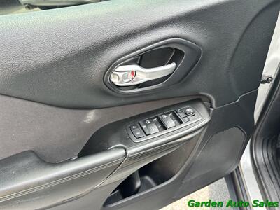 2014 Jeep Cherokee SPORT  4x4 - Photo 11 - Newark, NJ 07114