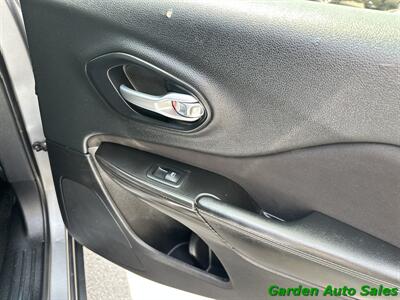 2014 Jeep Cherokee SPORT  4x4 - Photo 24 - Newark, NJ 07114