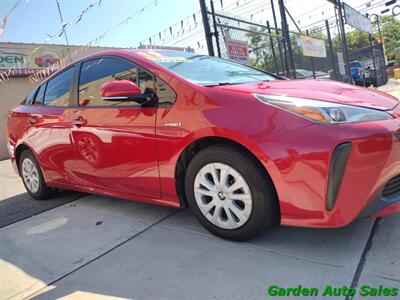 2019 Toyota Prius L Eco   - Photo 2 - Newark, NJ 07114