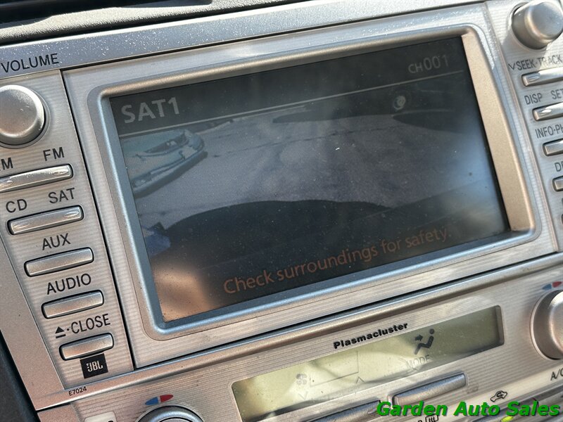 2011 Toyota Camry LE V6   - Photo 29 - Newark, NJ 07114