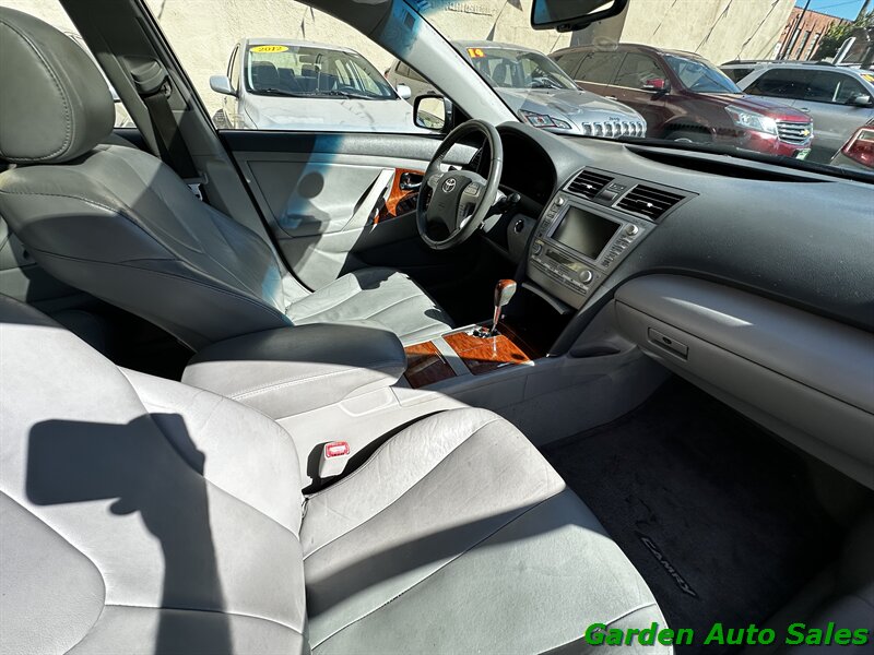 2011 Toyota Camry LE V6   - Photo 19 - Newark, NJ 07114