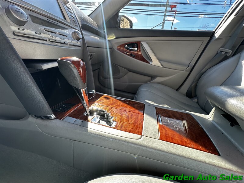 2011 Toyota Camry LE V6   - Photo 30 - Newark, NJ 07114