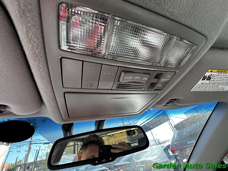 2011 Toyota Camry LE V6   - Photo 38 - Newark, NJ 07114