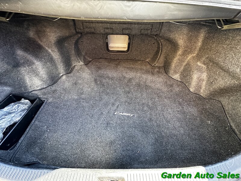 2011 Toyota Camry LE V6   - Photo 27 - Newark, NJ 07114