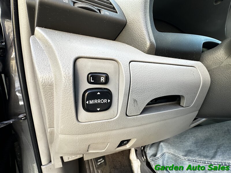 2011 Toyota Camry LE V6   - Photo 39 - Newark, NJ 07114