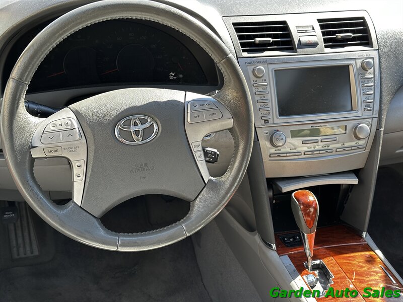 2011 Toyota Camry LE V6   - Photo 18 - Newark, NJ 07114