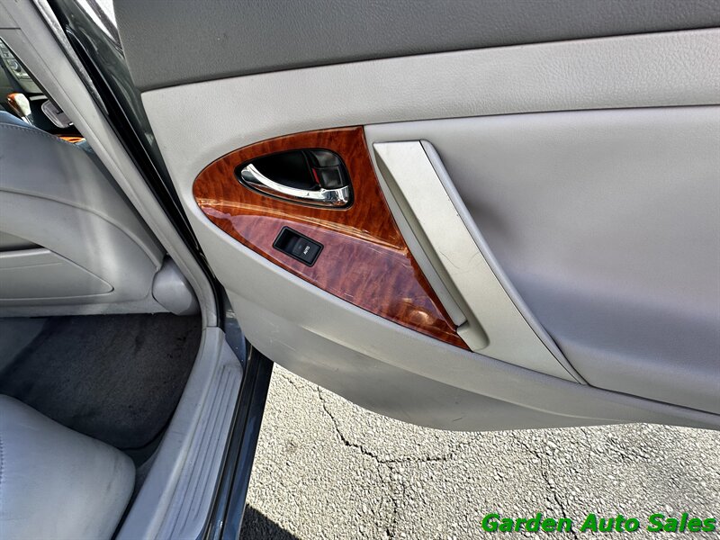 2011 Toyota Camry LE V6   - Photo 24 - Newark, NJ 07114