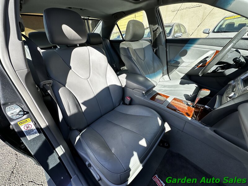 2011 Toyota Camry LE V6   - Photo 20 - Newark, NJ 07114