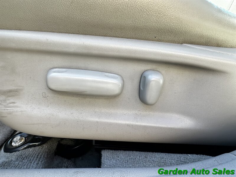 2011 Toyota Camry LE V6   - Photo 15 - Newark, NJ 07114