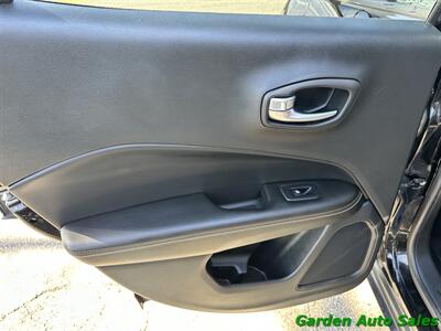 2019 Jeep Compass LATITUDE  4x4 + Leather - Photo 17 - Newark, NJ 07114