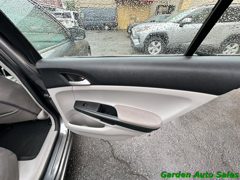 2012 Honda Accord LX - Photo 14