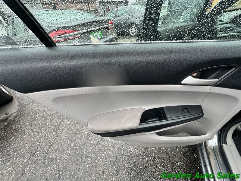 2012 Honda Accord LX - Photo 8