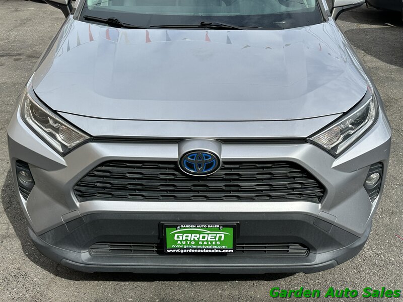 2020 Toyota RAV4 XLE - Photo 11