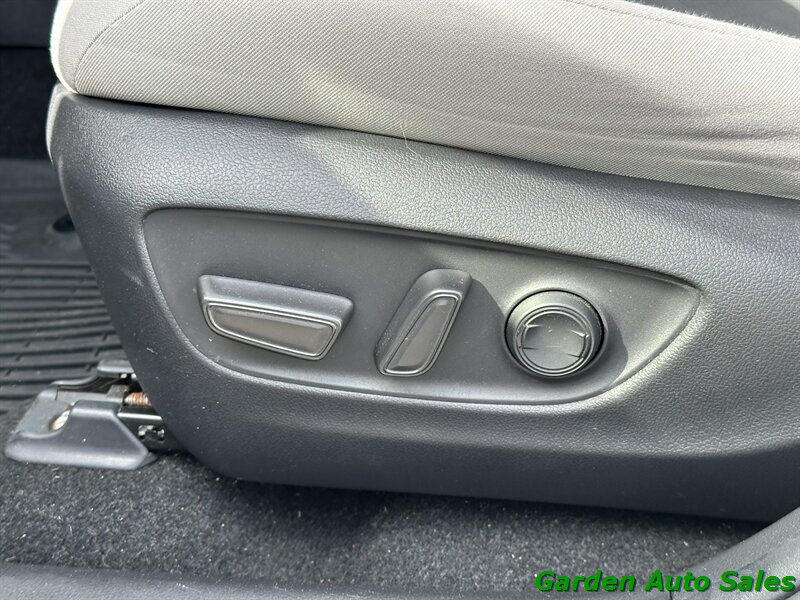 2020 Toyota RAV4 XLE - Photo 36
