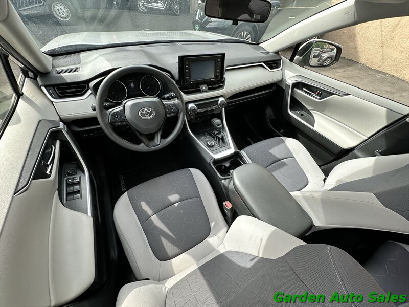 2020 Toyota RAV4 XLE - Photo 16